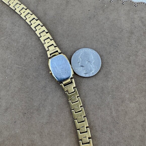 Vintage and Very Nice Seiko Gold Tone Watch Asymmetrical Curved Shaped Case - Picture 7 of 8